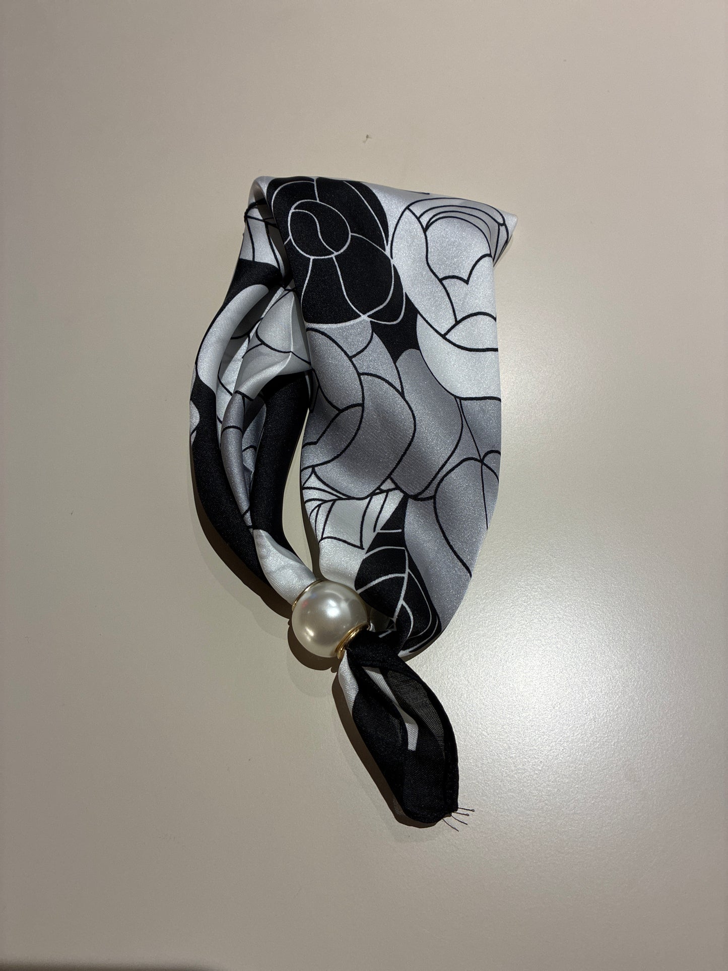 CHLOE SCARF W. MAGNETIC PEARL T&S