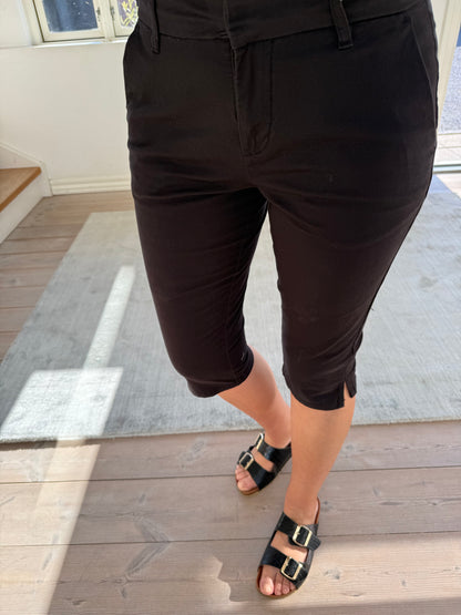 RENATA CAPRI SHORTS PART TWO