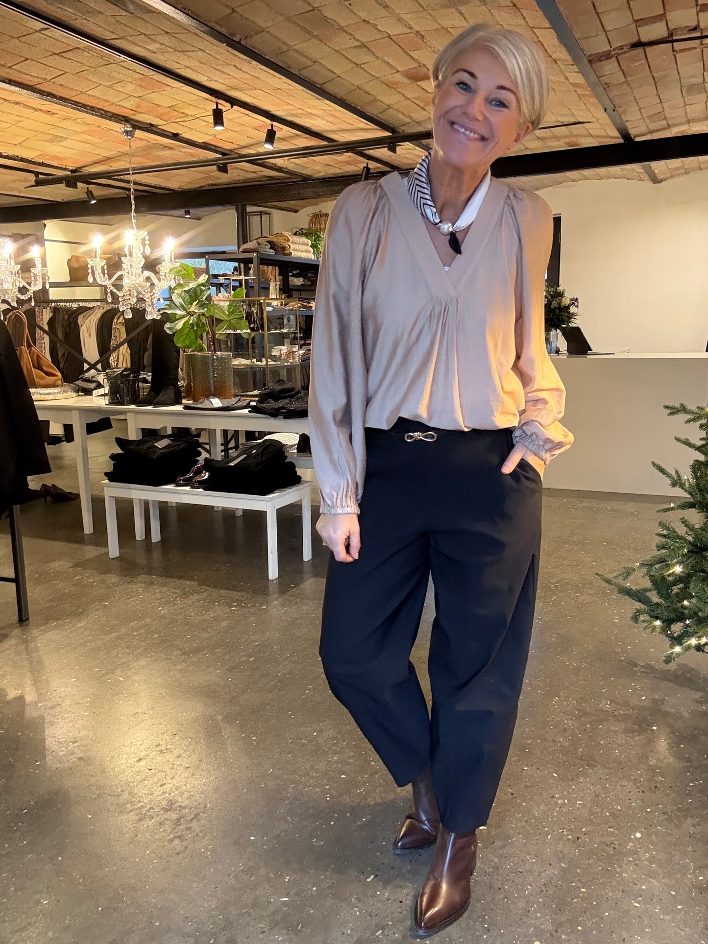 CHLOE SCARF W. MAGNETIC PEARL T&S