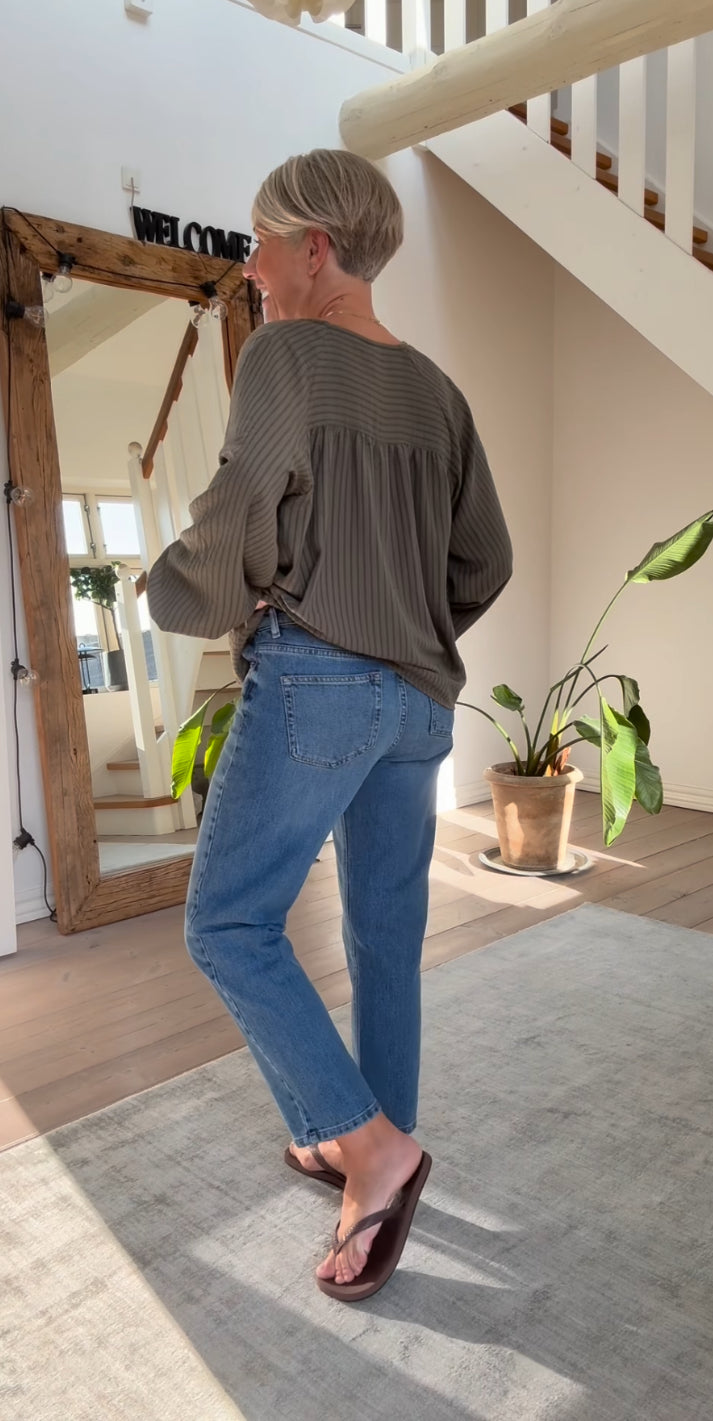 THE MOMMY 139 HIGH TAPERED JEANS MEW