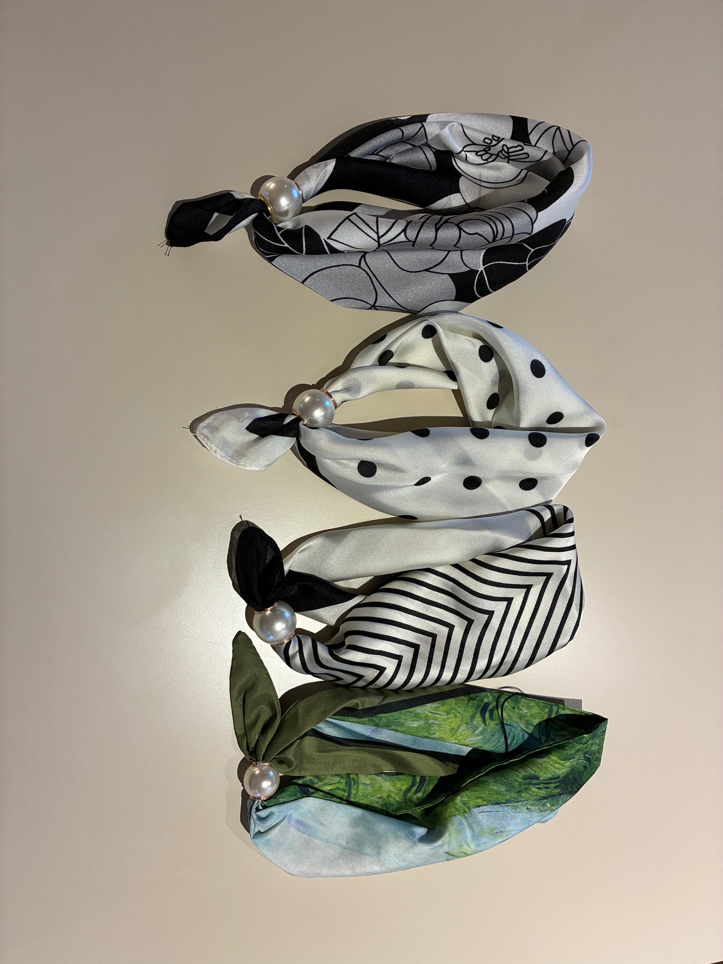 CHLOE SCARF W. MAGNETIC PEARL T&S