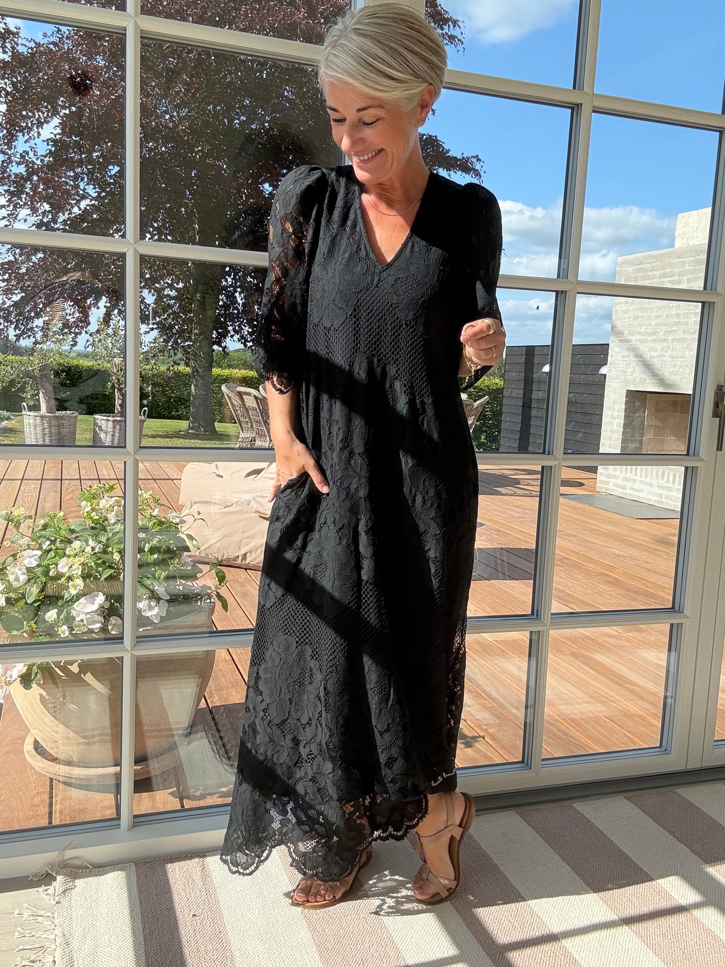 CURVEY LACE HEM KJOLE HL