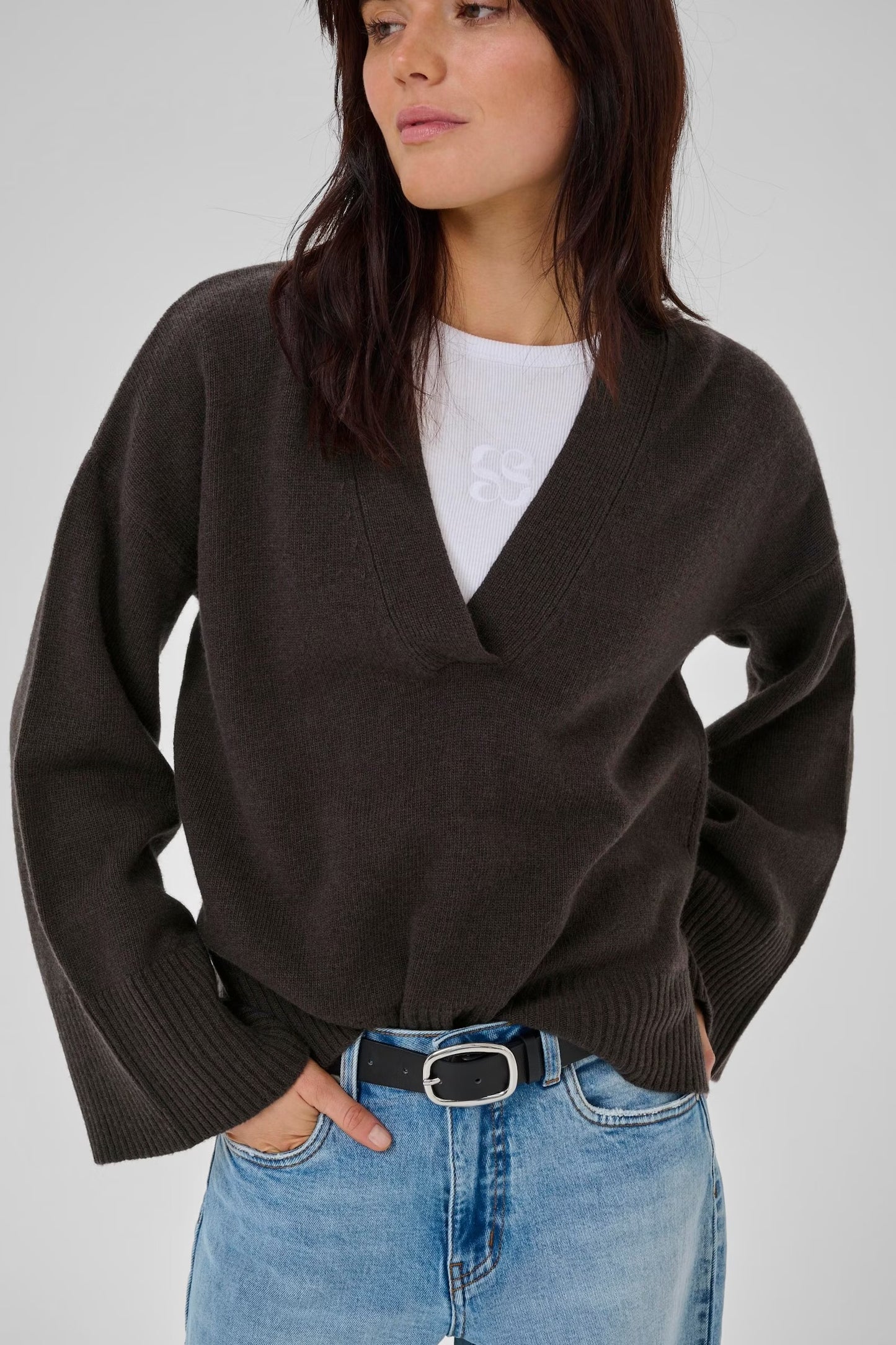 HUXI V-HALS STRIK MEW