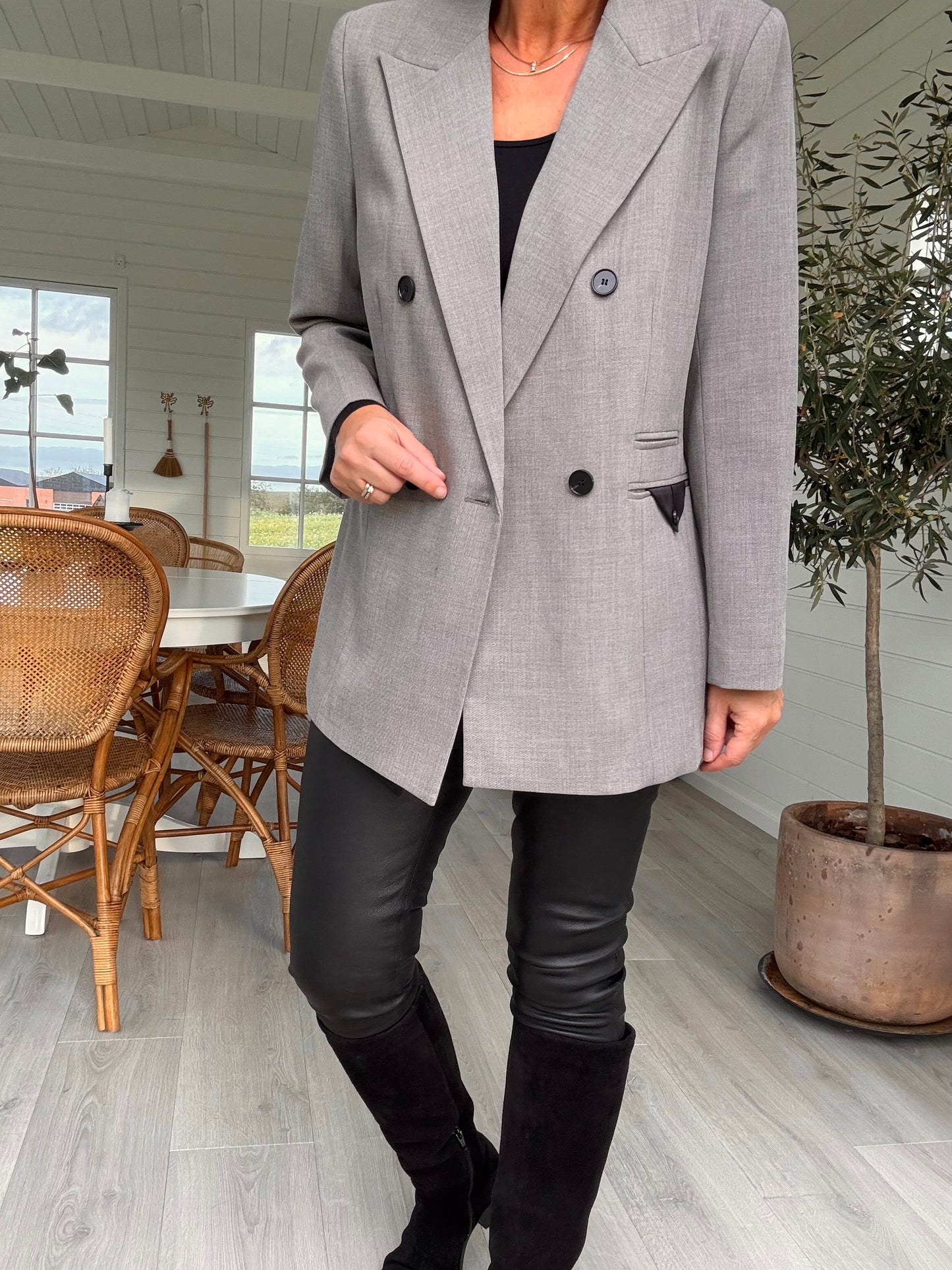 NICOLE LOW TRIANGLE BLAZER HL