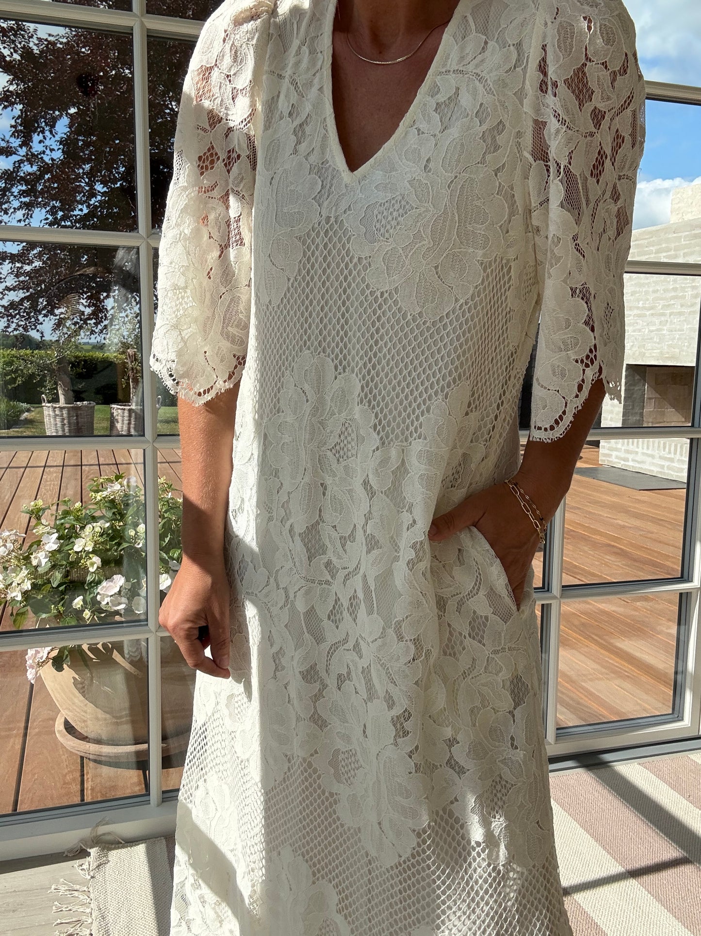 CURVEY LACE HEM KJOLE HL