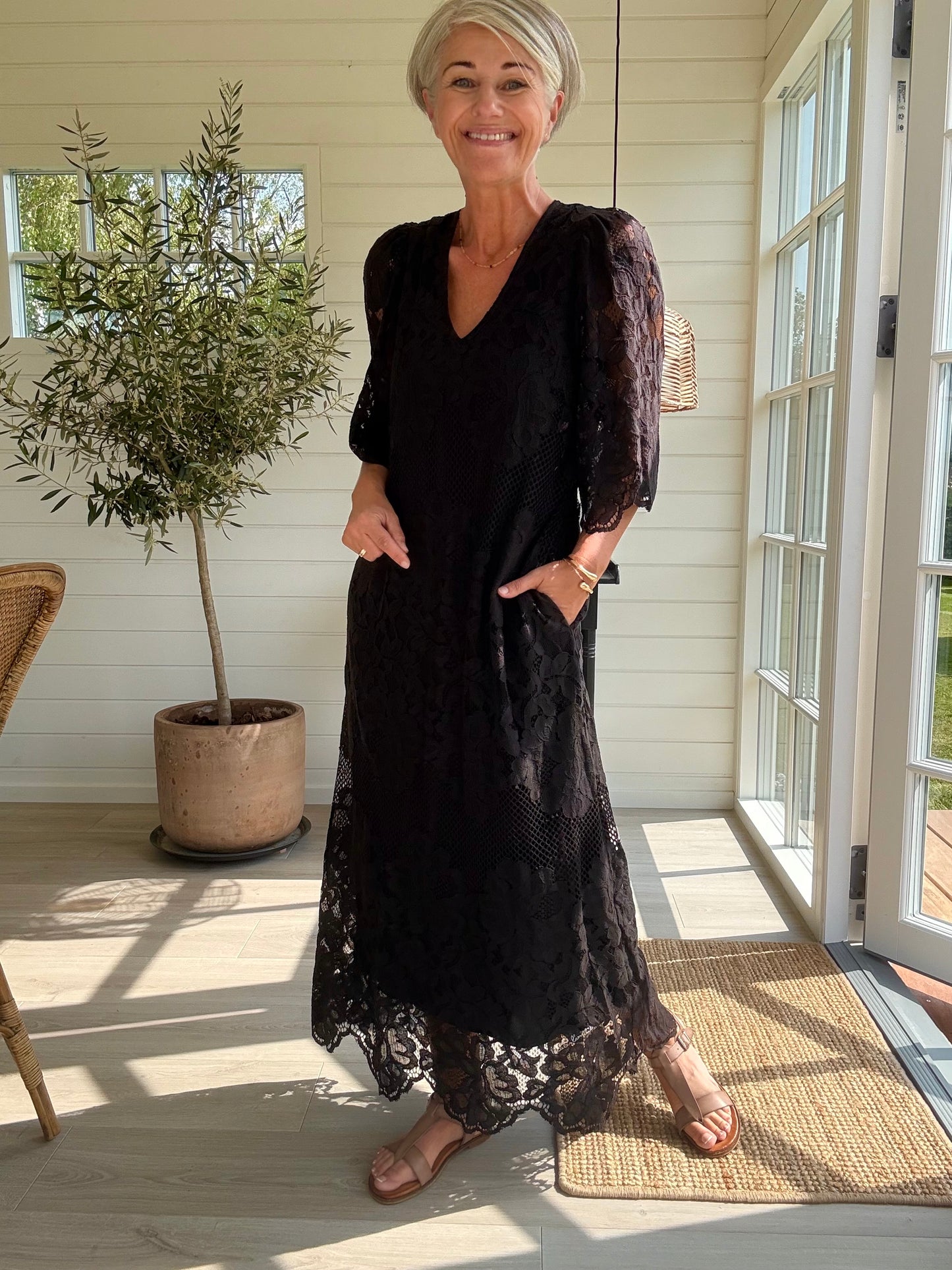 CURVEY LACE HEM KJOLE HL