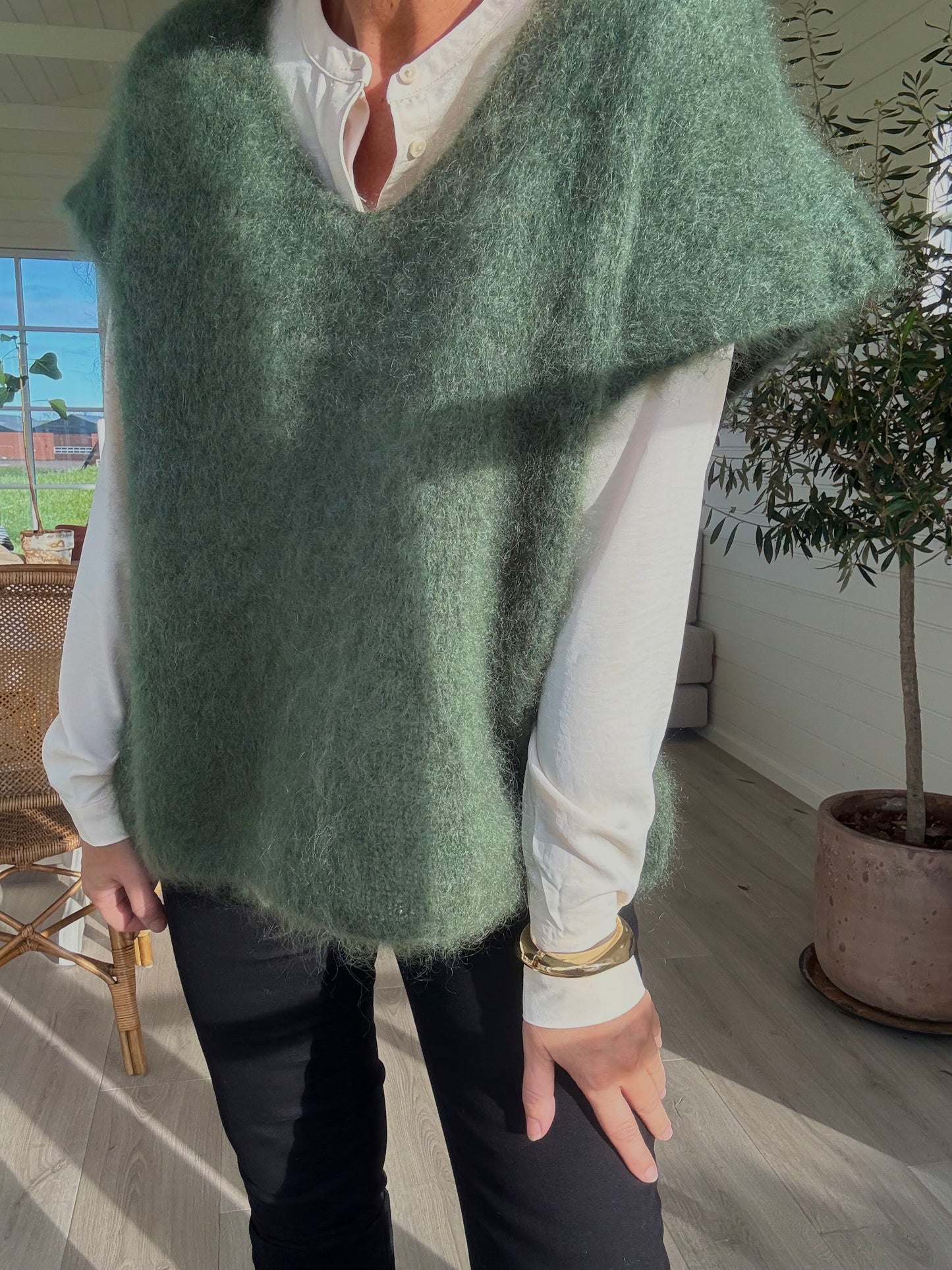 BJOERK STRIKKET V-NECK VEST BC