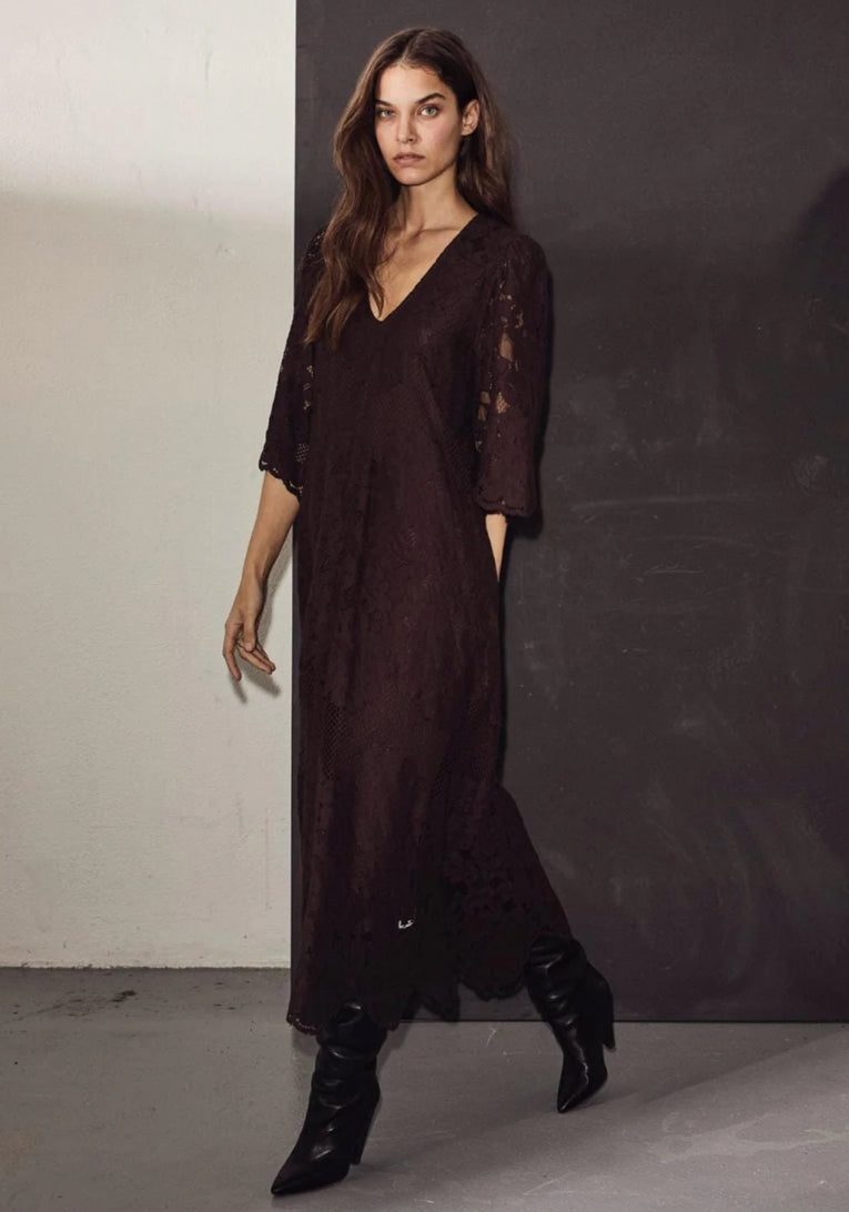 CURVEY LACE HEM KJOLE HL