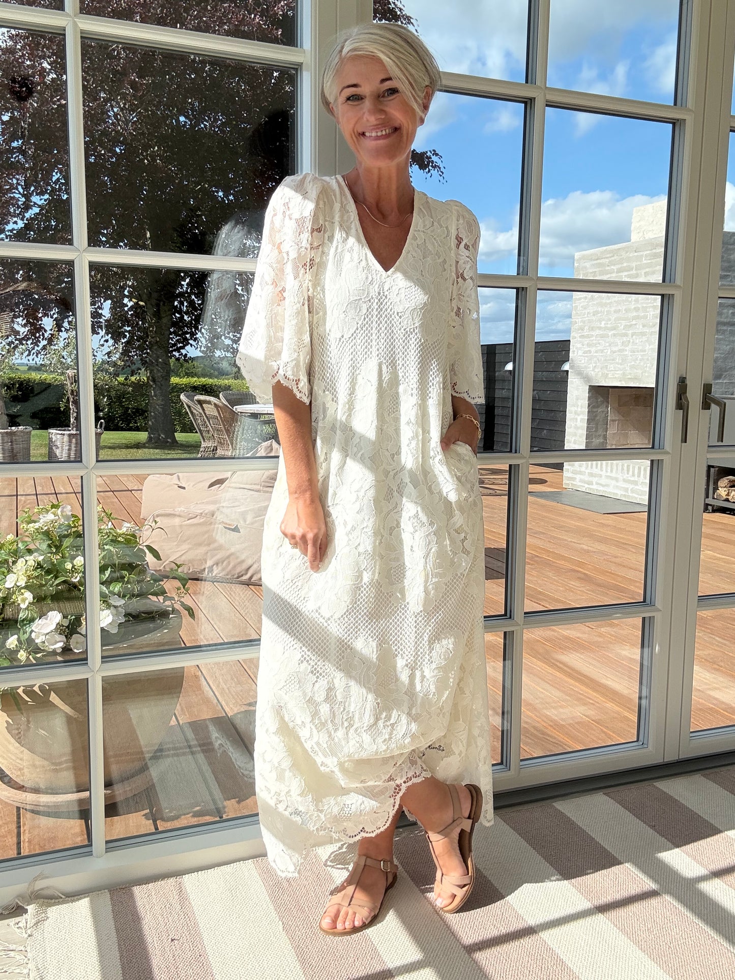 CURVEY LACE HEM KJOLE HL