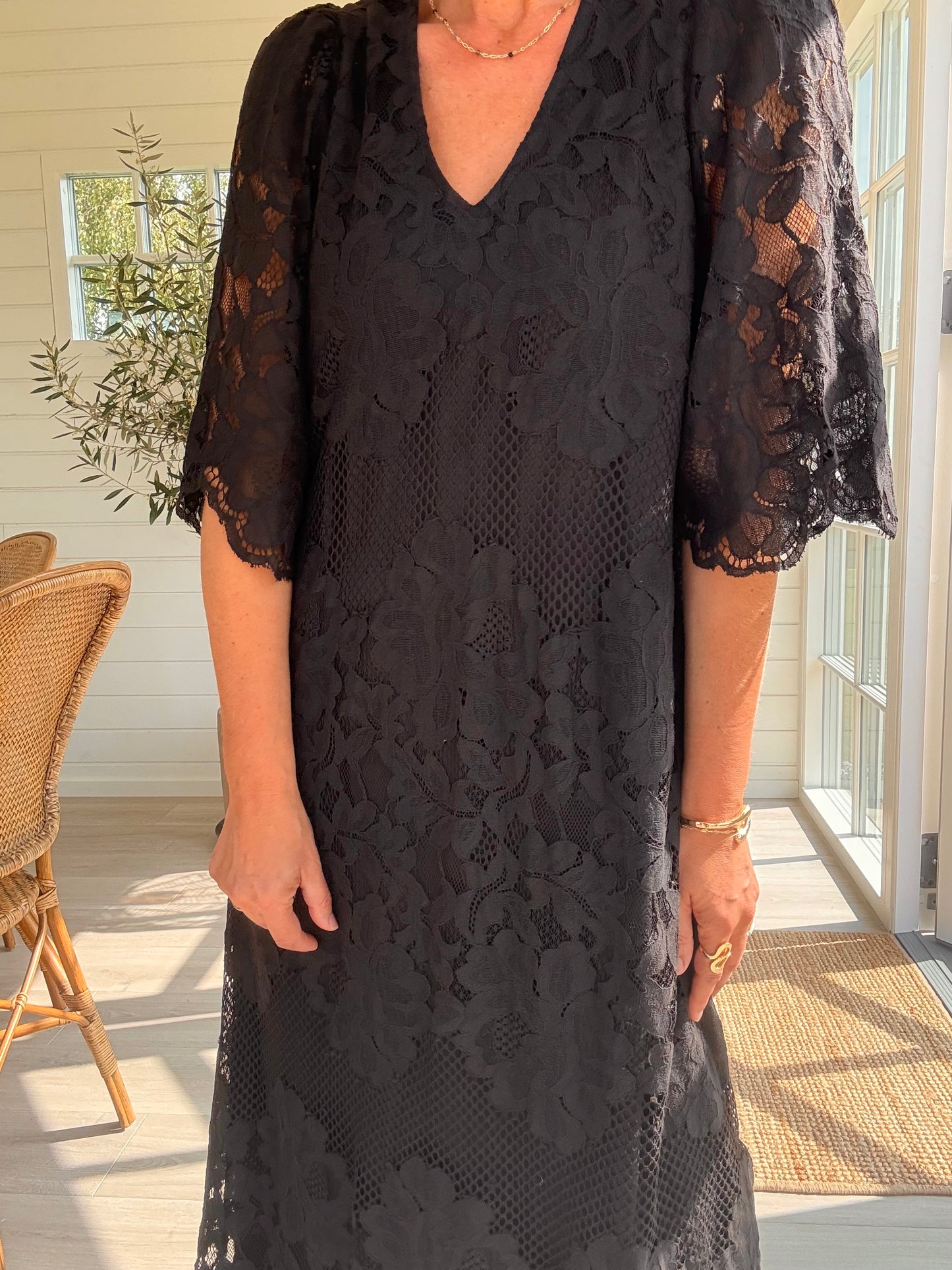 CURVEY LACE HEM KJOLE HL