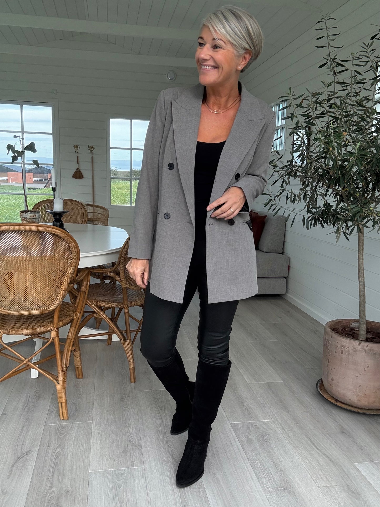 NICOLE LOW TRIANGLE BLAZER HL