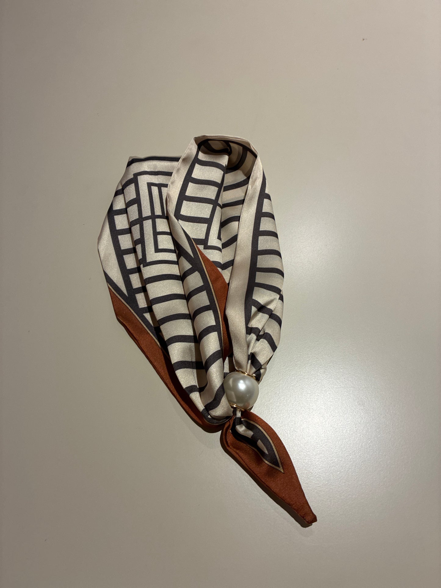 CHLOE SCARF W. MAGNETIC PEARL T&S