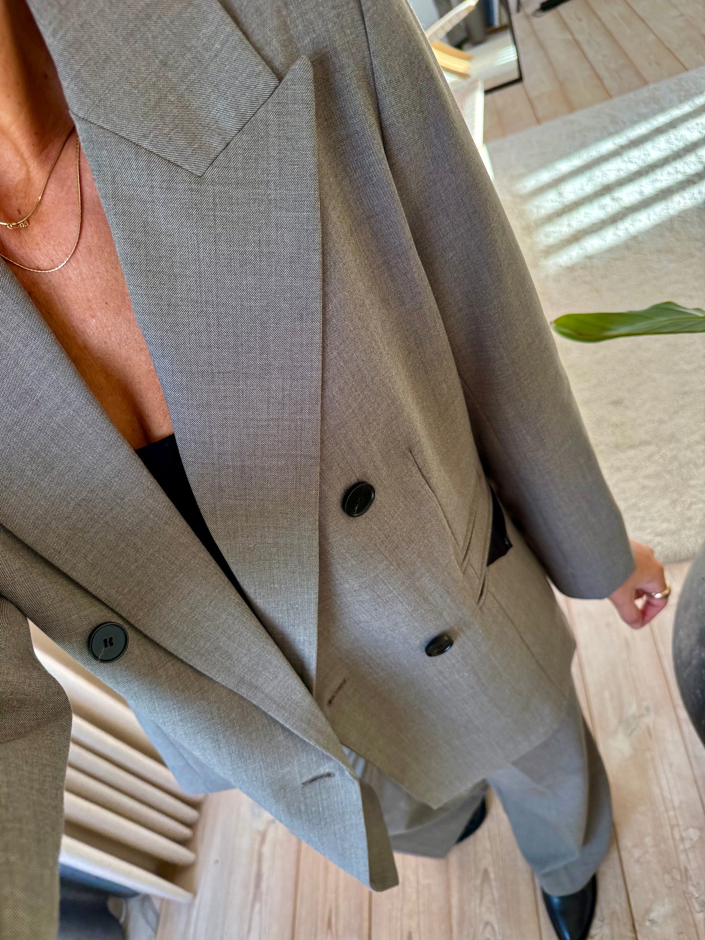 NICOLE LOW TRIANGLE BLAZER HL