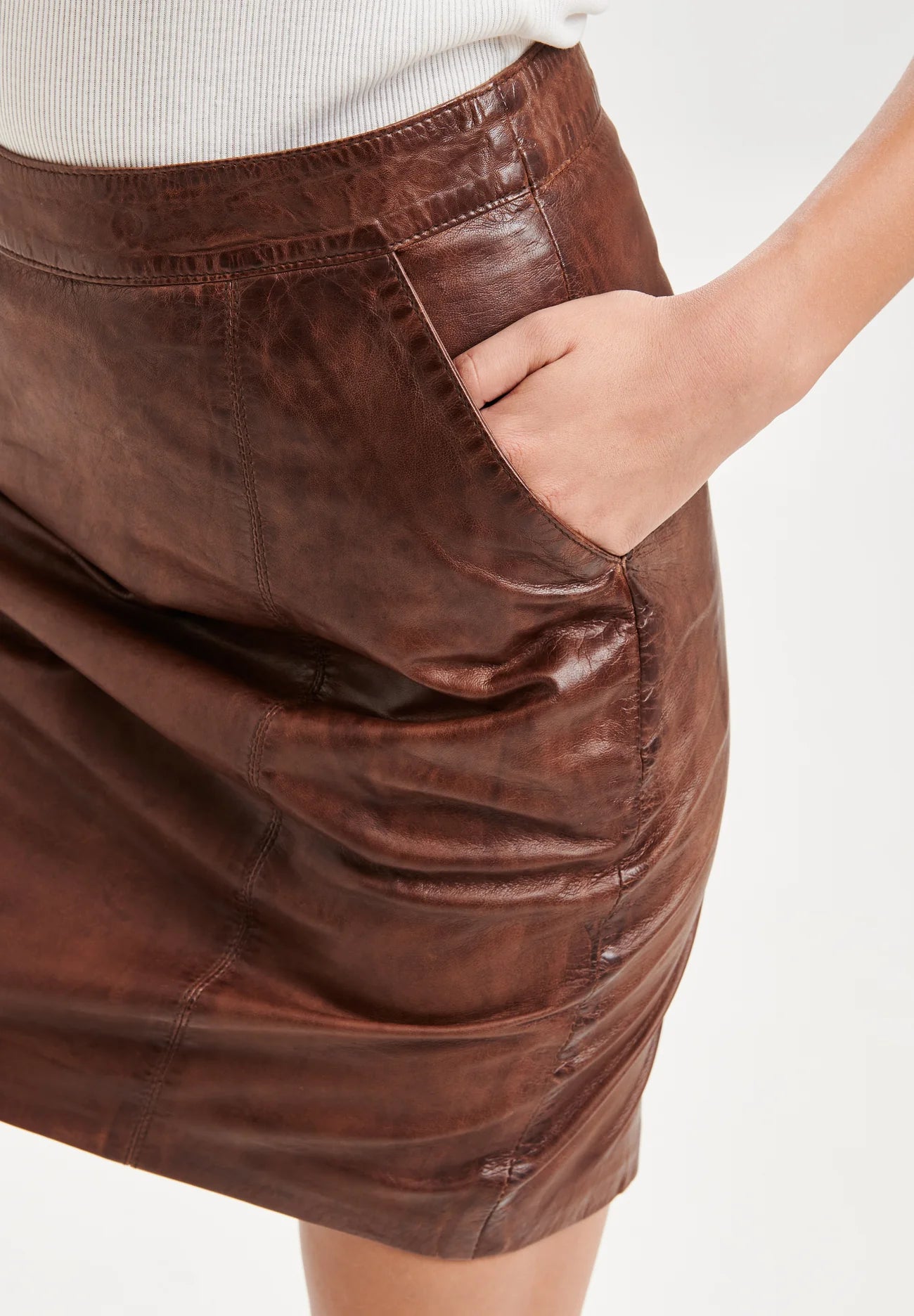 PENCIL SKIND NEDERDEL BTF