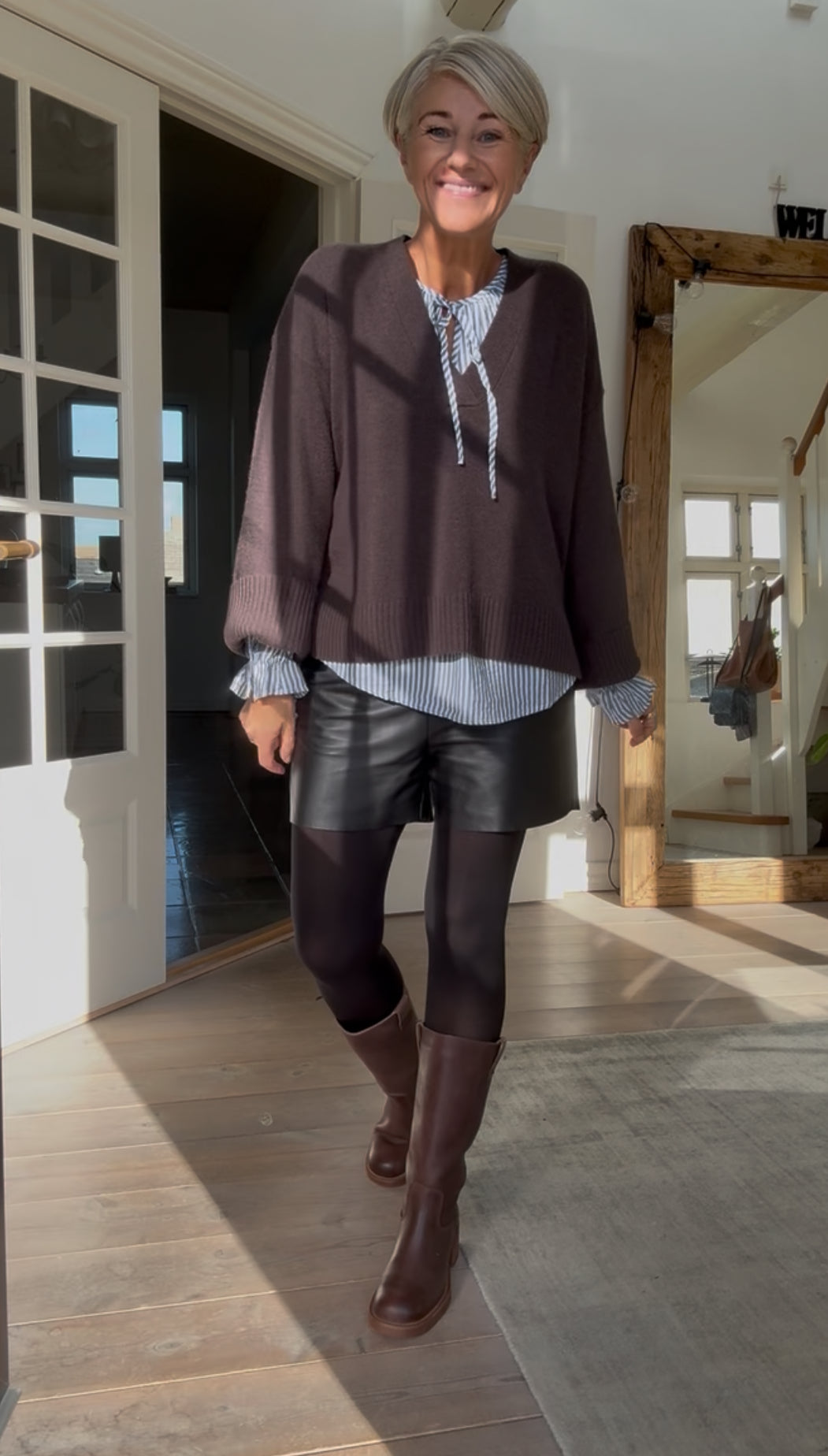 HUXI V-HALS STRIK MEW