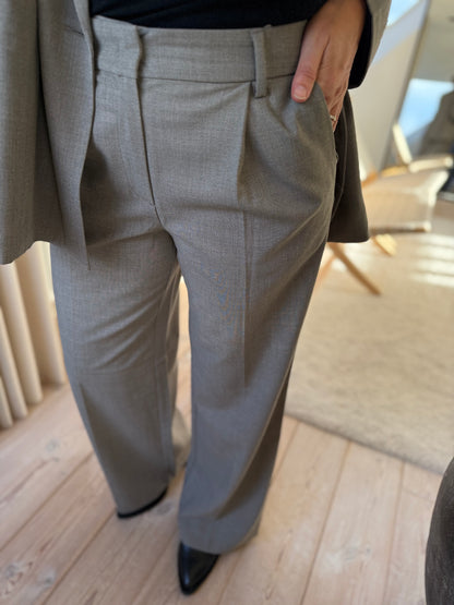 NICOLE PLEAT BUKS HL