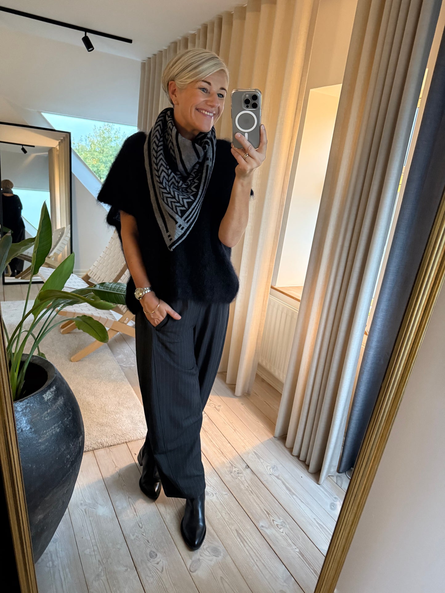 BJOERK STRIKKET V-NECK VEST BC