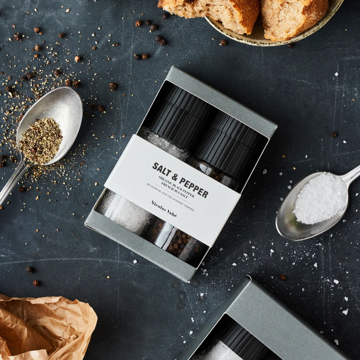 GAVEÆSKE, SALT & ORGANIC BLACK PEPPER, HD