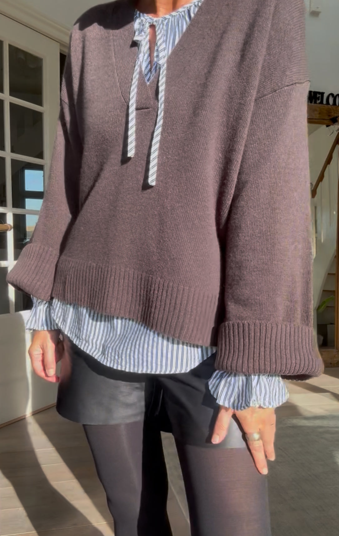 HUXI V-HALS STRIK MEW