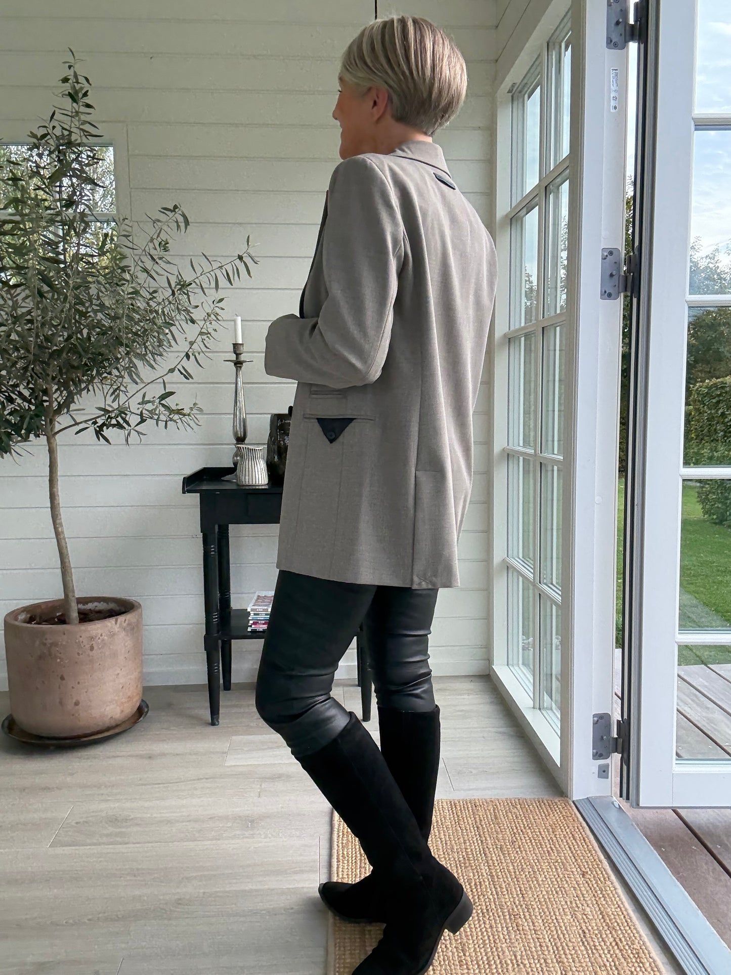 NICOLE LOW TRIANGLE BLAZER HL