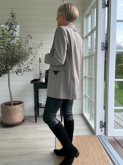 NICOLE LOW TRIANGLE BLAZER HL