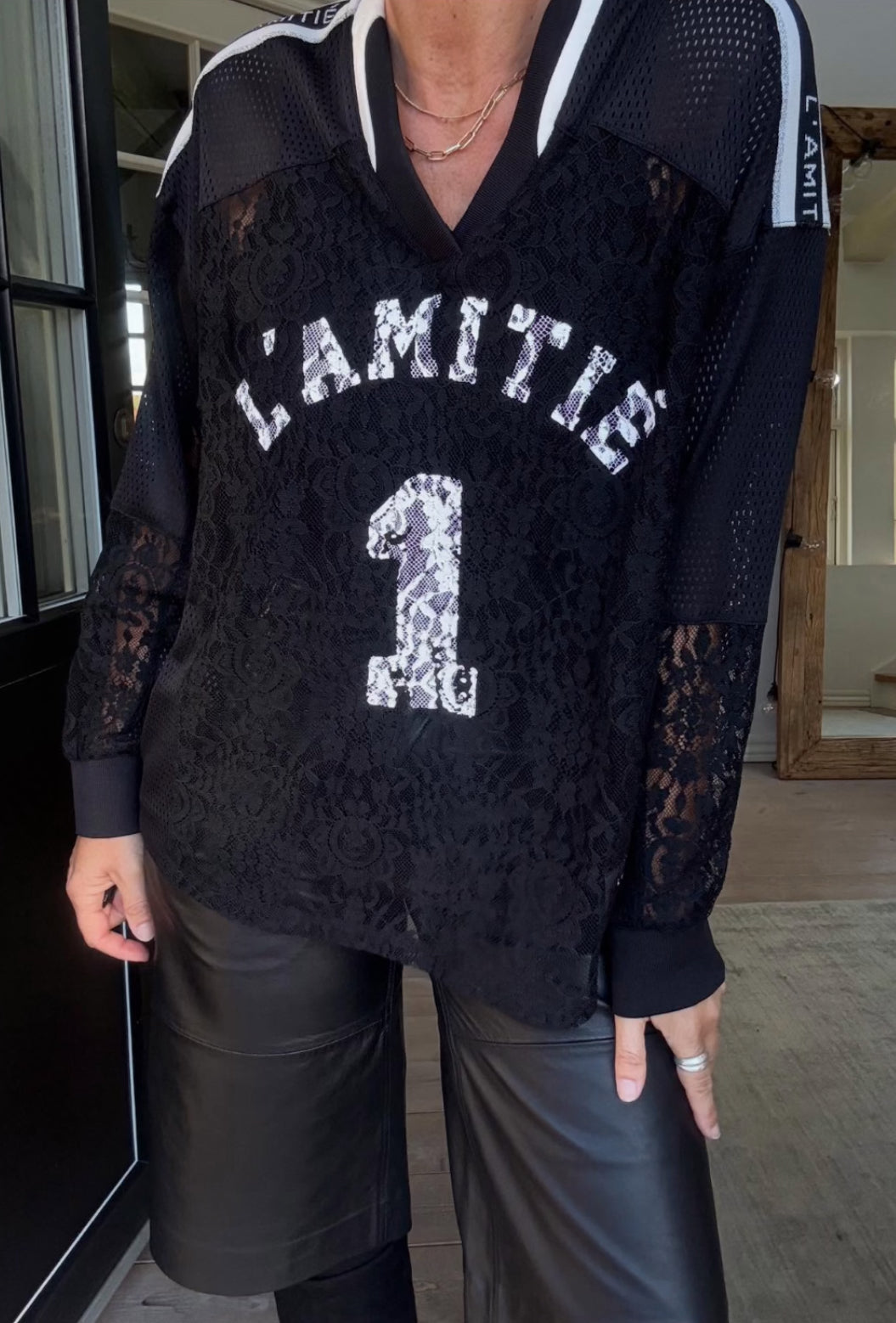 LACE FOOTBALL V-BLOUSE HL