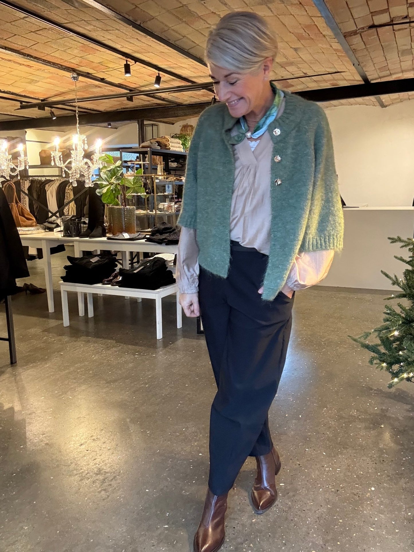 CHLOE SCARF W. MAGNETIC PEARL T&S - LifeStyle Hedensted