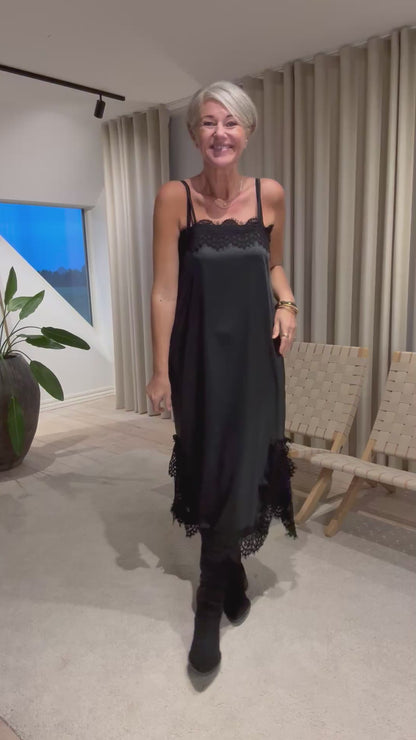 EVIE BLONDE STROP KJOLE BC