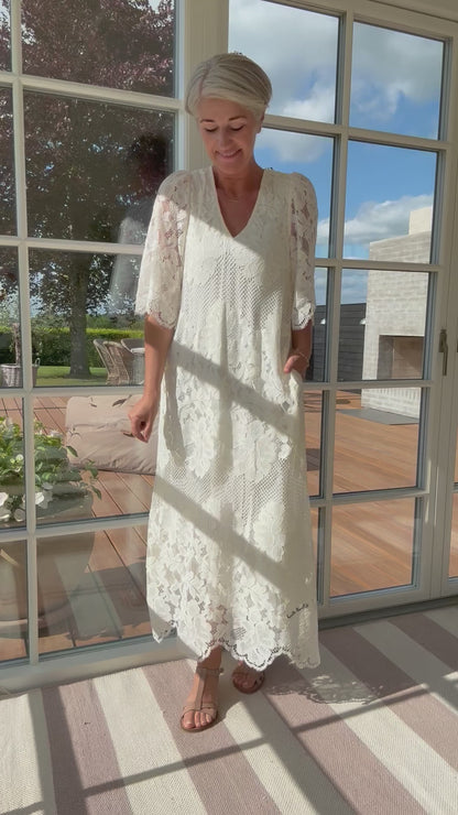 CURVEY LACE HEM KJOLE HL
